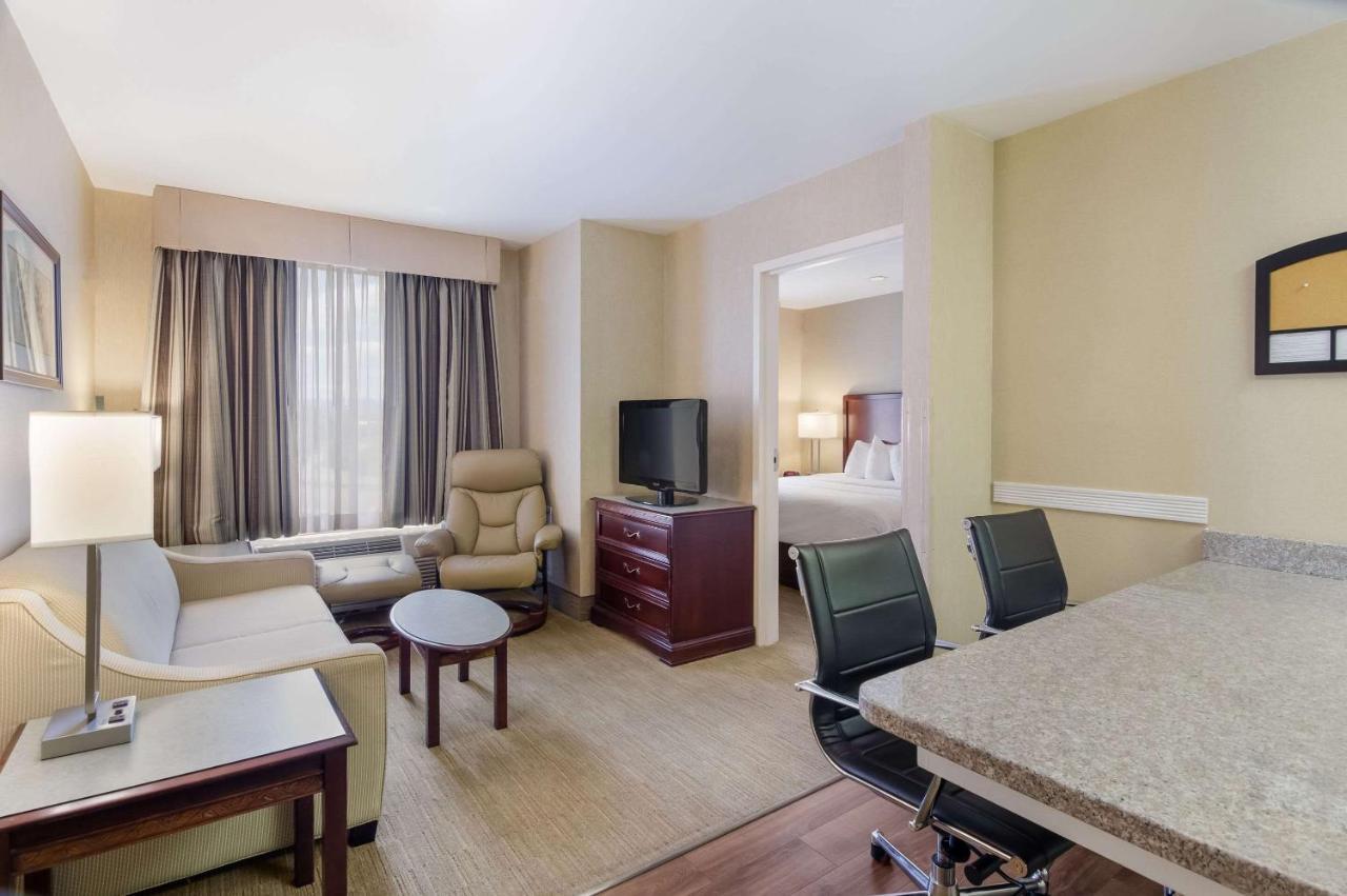 Mainstay Suites Airport Roanoke Exterior photo
