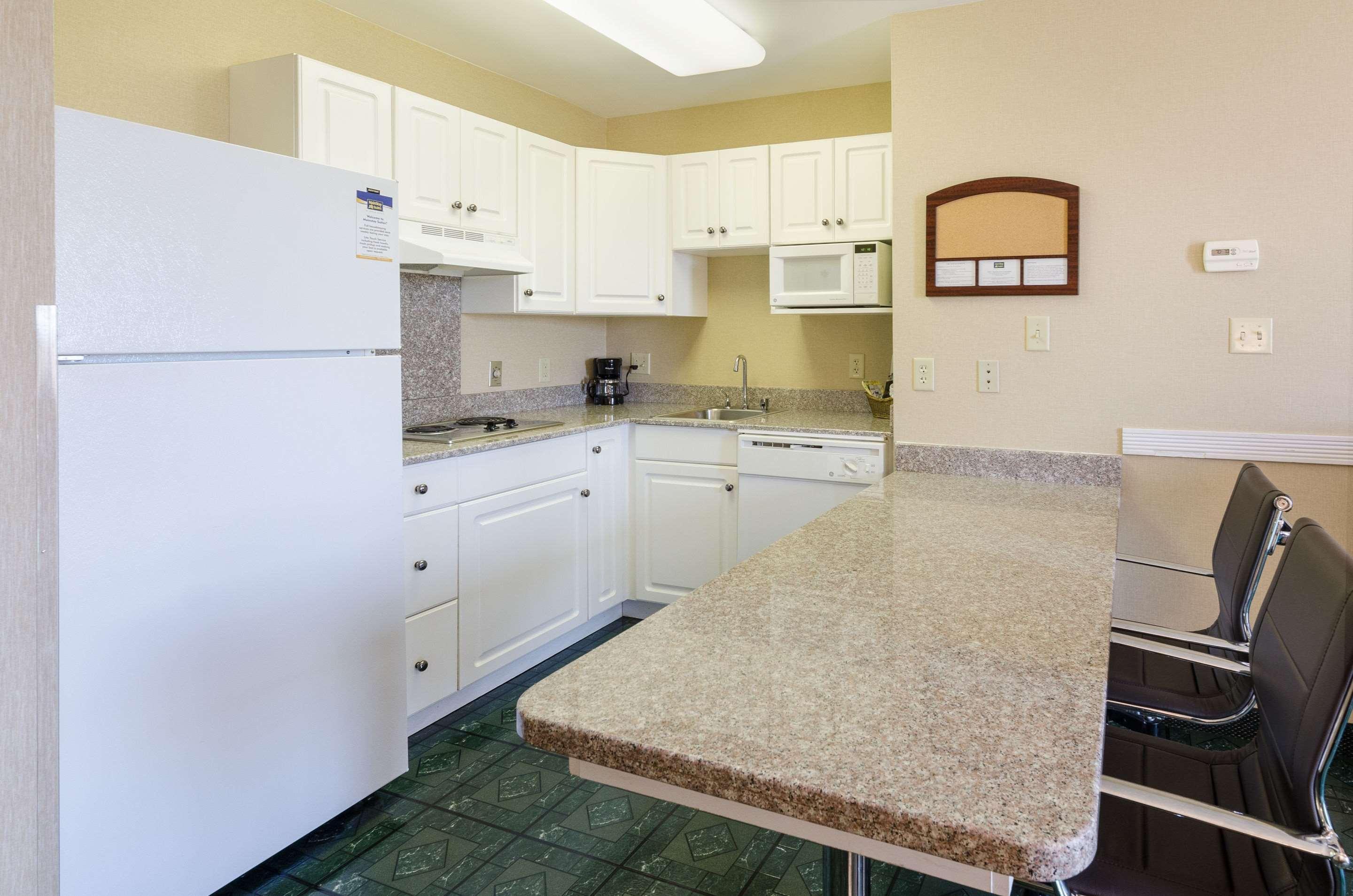 Mainstay Suites Airport Roanoke Exterior photo