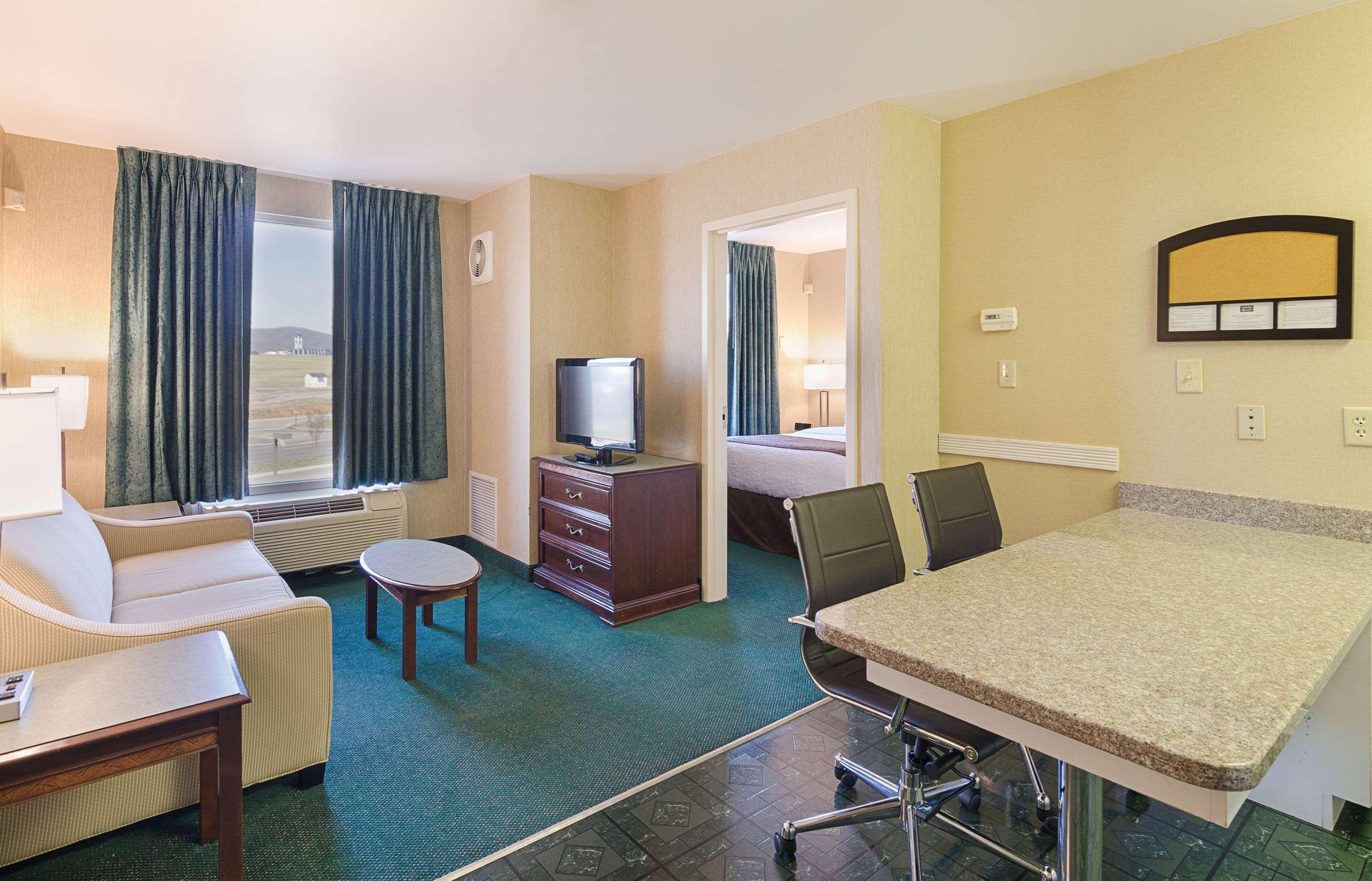 Mainstay Suites Airport Roanoke Exterior photo